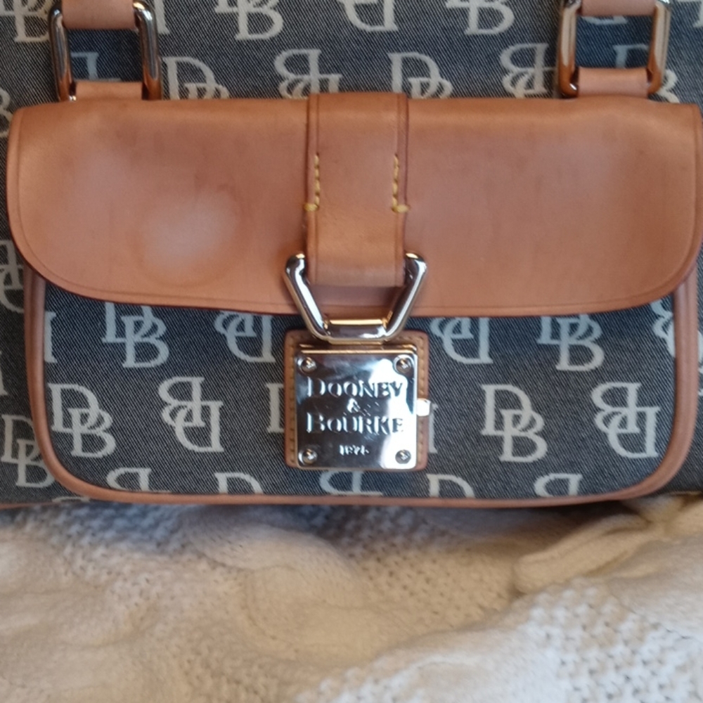 Dooney & Bourke 1975 - Picture 3 of 5